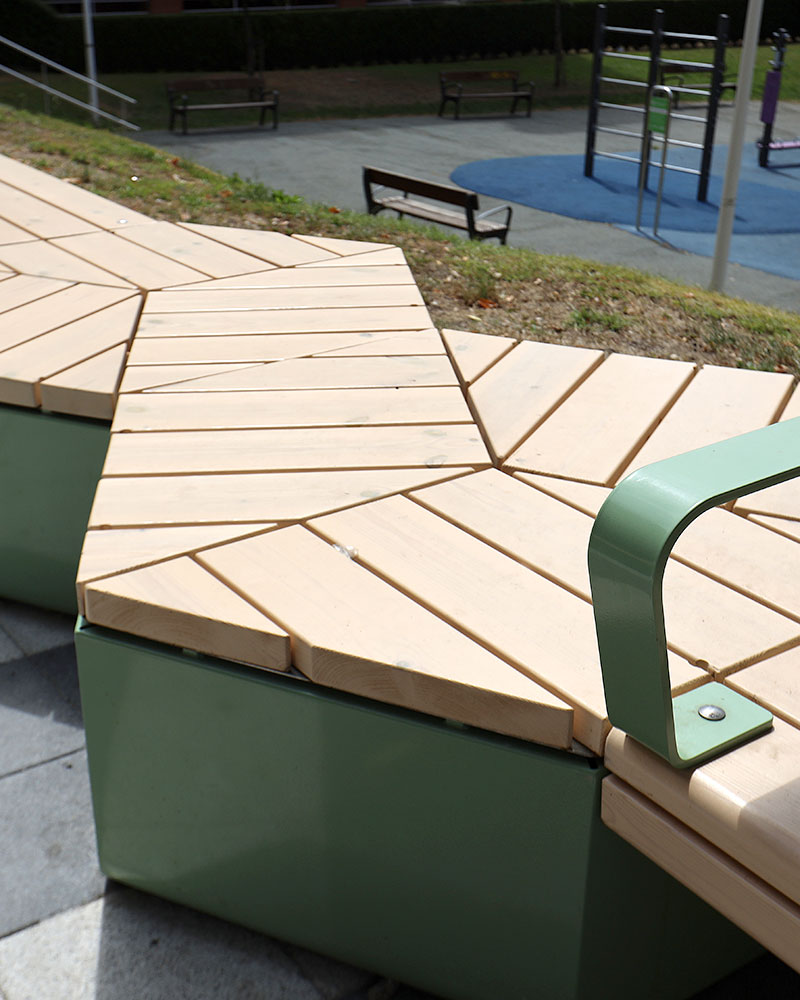 A seating combination of rosenland casual seating in green.